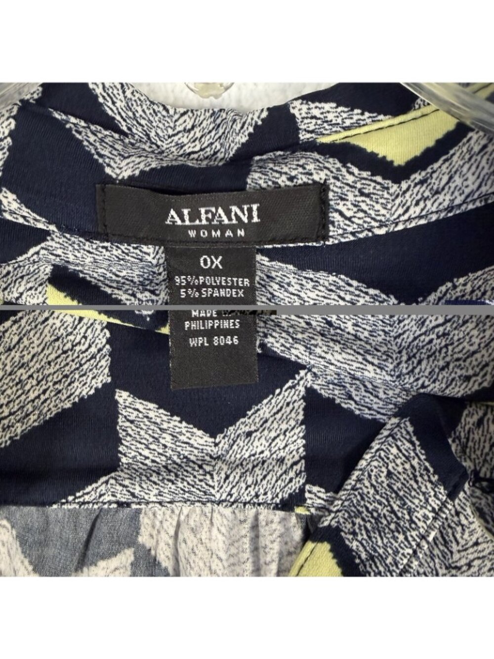 Alfani Woman 0X Blue Neon Yellow Henley Short Sleeve Chevron V Neck Blouse NWT - Picture 6 of 8
